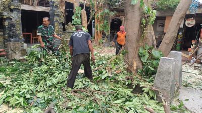 Babinsa Manahan Bersinergi Ciptakan Lingkungan Yang Bersih, Nyaman, Dan Indah