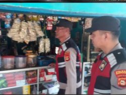 Polsek Mariana Gelar Patroli Jalan Kaki untuk Jaga Kondusivitas Pasar