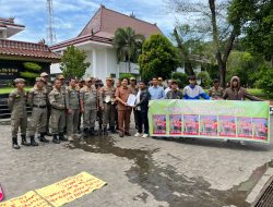 Aliansi Mahasiswa Pemuda Peduli Banyuasin ( AMPPB) gelar Aksi di depan kantor Bupati Banyuasin Menagih Janji Bupati akan memecat dan menghukum oknum penelantaran atlit Porprov 15 di Musi Banyuasin.
