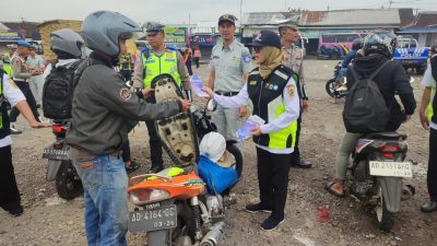 Jelang Nataru 2025, Sat Lantas Polres Wonogiri Gencarkan Sosialisasi Kepatuhan Berkendara di Terminal Ngadirojo