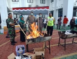 Dukung Pemberantasan Narkoba, Babinsa Kepatihan Wetan Ikuti Pemusnahan Barang Bukti di Kejari Kota Surakarta