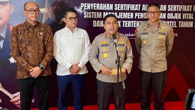 Polri Serahkan Sertifikat Audit Sistem Pengamanan Objek Vital Nasional Tahun 2025