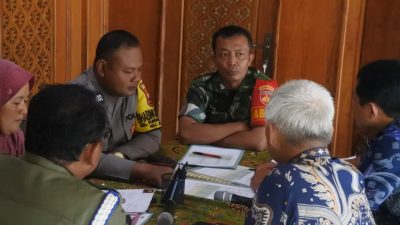 Sembari Bincang Santai, Babinsa Purwodiningratan Selipkan Pesan Jaga Keamanan Jelang Perayaan Nataru