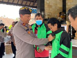 Minggu Kasih Waka Polres Tabanan, Serahkan Sarana Kontak kepada Kelompok Tani dan Ojol