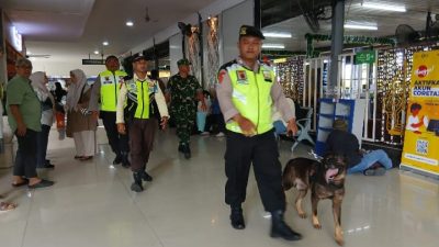Gunakan Anjing Pelacak, Babinsa Kestalan Bersama Bhabinkamtibmas Laksanakan Patroli Pengaman Obyek Vital Jelang Nataru