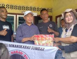 URC AMK bersama JMG ada di tengah-tengah korban bencana, ikut meringankan beban dengan memberikan bantuan