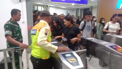 Pastikan Keamanan Dan Kenyamanan Penumpang, Babinsa Purwodiningratan Laksanakan Pemantauan Stasiun Kereta Api