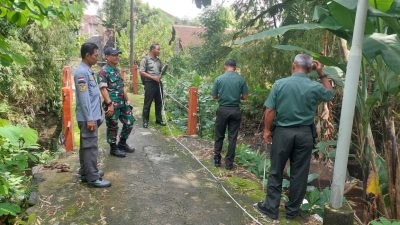 Wujudkan Impian Masyarakat, Danramil 04/Jebres Dampingi Survei Jembatan Gantung