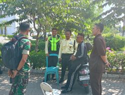 Babinsa Gilingan Perkuat Sinergi dengan Security Masjid Sheikh Zayed, Wujudkan Keamanan Dan Kemanunggalan