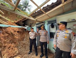 Kapolres Purworejo Tinjau Lokasi Bencana Tanah Longsor di Wilayah Kecamatan Bener