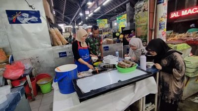 Pendampingan UMKM, Babinsa Sudiroprajan Sambangi Pelaku Usaha di Pasar Gede Solo