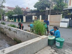 Babinsa Purwosari Dalam Menjaga Kebersihan Dan Kerapian Lingkungan