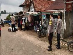 Polsek Rantau Bayur Gelar Patroli Kaki di Keramaian Tebing Abang untuk Jaga Kondusif