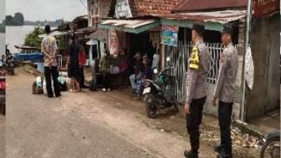 Polsek Rantau Bayur Gelar Patroli Kaki di Keramaian Tebing Abang untuk Jaga Kondusif
