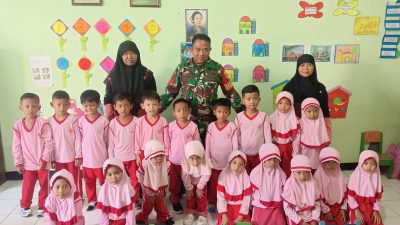 Babinsa Sambangi TK Aisyiyah Kampung Sewu 02, Berikan Motivasi Dan Semangat Belajar
