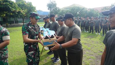 Dandim 0735/Surakarta Dukung Aktivitas Prajurit Lewat Sepatu Aerobik