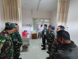 Kepedulian Keluarga Besar Koramil 04/Jebres Bezuk Istri Anggota Yang Sedang Sakit
