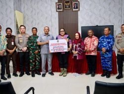Misi Kemanusiaan Lintas Pulau: Kapolres Gunungkidul Kawal Penyerahan Bantuan untuk Korban Banjir di Sumut