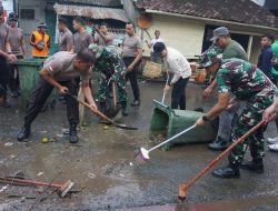 Dandim 0735/Surakarta Pimpin Aksi Pembersihan Sungai Dan Pasar Tradisional Wujudkan Kota Surakarta Yang Aman, Sehat, Resik, Dan Indah