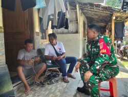 Wujudkan Kebersamaan Dan Harmoni, Babinsa Gandekan Jalin Silaturahmi Dengan Warga