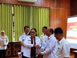 ‎Bupati Gunungkidul Serahkan SK Pensiun bagi 80 ASN, Sebut Purna Tugas sebagai Ijazah Kelulusan Tertinggi ‎