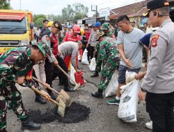Jelang Arus Mudik Lebaran 2026, Polda Sumsel Perbaiki Jalan dan Bersihkan Kawasan Publik