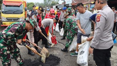 Jelang Arus Mudik Lebaran 2026, Polda Sumsel Perbaiki Jalan dan Bersihkan Kawasan Publik