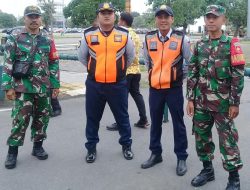 Pastikan Wilayah Binaan Tetap Kondusif, Babinsa Keprabon Bersama Bhabinkamtibmas Laksanakan Patroli & Sambang Warga