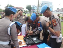 Kapolda Sumsel Periksa Senpi Personel saat Apel Pagi