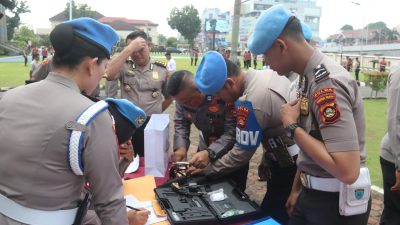Kapolda Sumsel Periksa Senpi Personel saat Apel Pagi