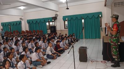 Babinsa Punggawan Berikan Pembinaan Wawasan Kebangsaan di SMK Marsudirini Surakarta