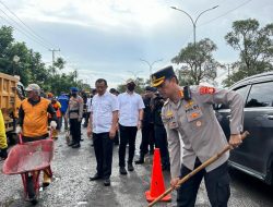 Gerakan Indonesia Asri Bergulir, Polda Sumsel Benahi Jalan Rusak Jelang Mudik