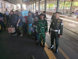 Kodim 0735/Surakarta Bersama Kepolisian & Komponen Masyarakat Laksanakan Patroli Pengamanan di Stasiun Solo Balapan