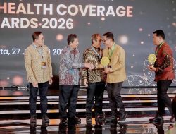 Komitmen Nyata Layani Kesehatan Warga, Bupati Khairunas Sabet UHC Award 2026