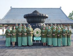 Peringati HUT Persit KCK ke-80, Persit Koorcabrem 072 PD IV/DIP Gelar Ziarah di TMPN Kusumanegara