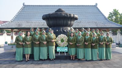 Peringati HUT Persit KCK ke-80, Persit Koorcabrem 072 PD IV/DIP Gelar Ziarah di TMPN Kusumanegara