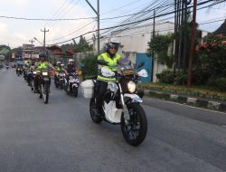 Gunakan Sepeda motor, Kapolres Semarang Patroli Gereja.