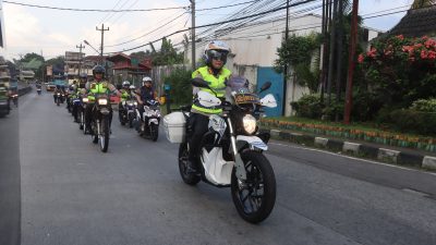 Gunakan Sepeda motor, Kapolres Semarang Patroli Gereja.