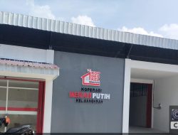 Kawal Pembangunan KDKMP Kelurahan Sangkrah, Babinsa Tegaskan Sasaran Selesai Tepat Waktu