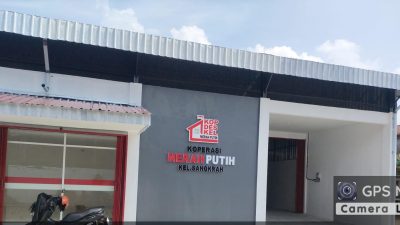 Kawal Pembangunan KDKMP Kelurahan Sangkrah, Babinsa Tegaskan Sasaran Selesai Tepat Waktu