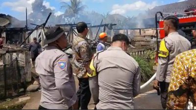 Bupati Ogan Komering Ulu Selatan, Abusama, S.H. turun langsung ke lokasi kebakaran