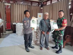 Peran Aktif Babinsa Kepatihan Wetan Dalam Pendistribusian Bantuan Beras Kepada Warga Kurang Mampu