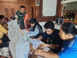 Pastikan Tepat Sasaran, Babinsa Purwodiningratan Terjun Langsung Ke Lapangan Kawal Pendistribusian Bansos