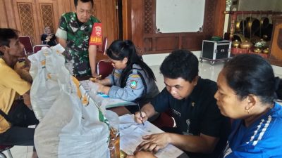 Pastikan Tepat Sasaran, Babinsa Purwodiningratan Terjun Langsung Ke Lapangan Kawal Pendistribusian Bansos