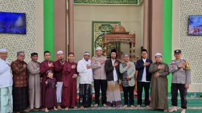 Personel Polda Sumsel Mengikuti kegiatan Tadarus Al-Qur’an Bersama santri Pondok Pesantren dan Masyarakat