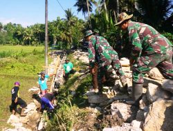 Panasnya Sinar Matahari Tak Pengaruhi Semangat Kerja
