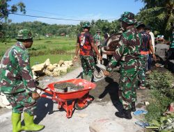 Satgas TMMD Reguler bersama masyarakat terus kobarkan semangat bekerja, bergotong royong,