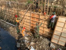 Koramil 04/Jebres Pelopori Semangat Gotong Royong Dalam TMMD Sengkuyung Tahap II Di Kelurahan Mojosongo