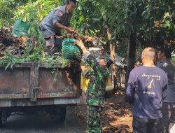 Gandeng Tim Saberling, Babinsa Kadipiro Pelopori Kerja Bakti Pembersihan Lingkungan