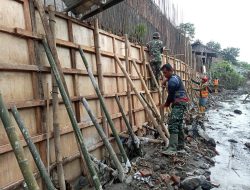 Tak Kenal Lelah, Melalui TMMD Sengkuyung tahap II Koramil 04/Jebres Tanamkan Semangat Gotong Royong Di Masyaraka